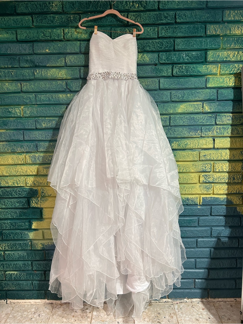 Source Unknown White Strapless Layered Tulle Wedding Dress with Beaded Waist